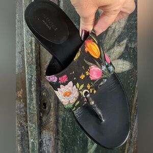 Gucci flats shoes women’s summer sandals thong size 9 used condition